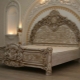 Features of carved wooden beds