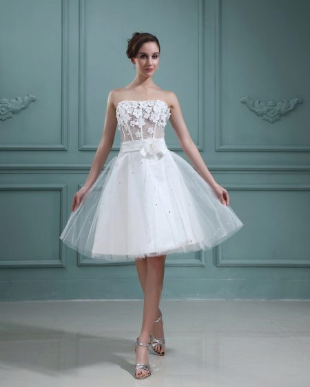 Short wedding dress with applique