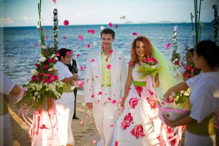 Wedding dress with roses