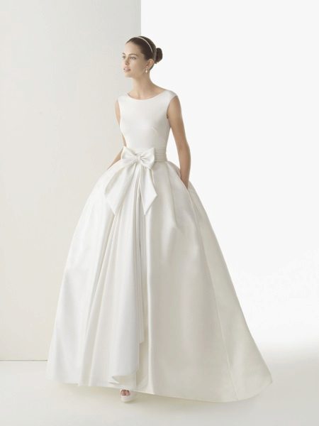 Simple puffy wedding dress