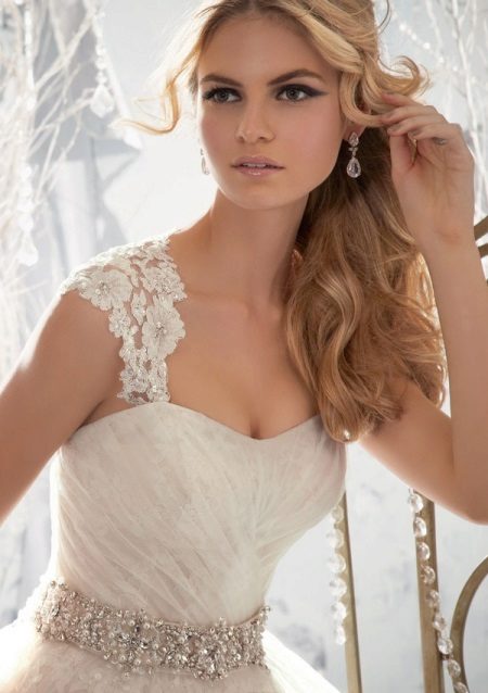 Decoration on the waist of a wedding dress