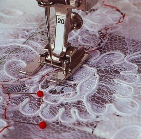 Stitching lace parts