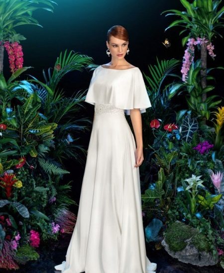 An example of a sleeve of a wedding dress