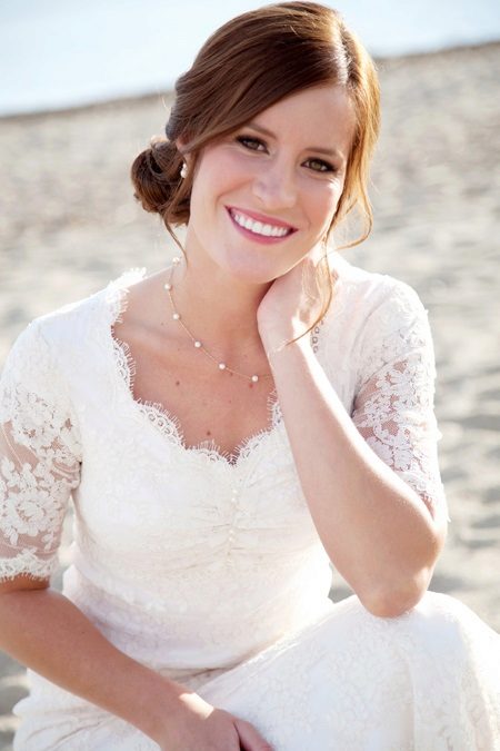 Accessories - a short wedding dress