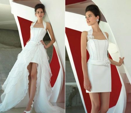 Wedding dress with a detachable train