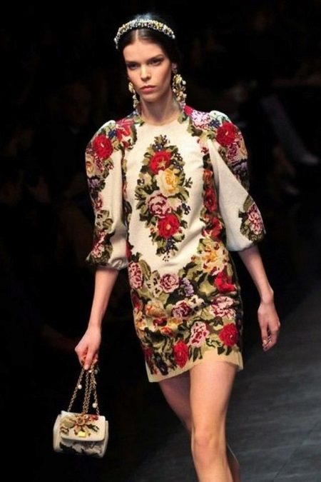 Vestido de noiva curto bordado