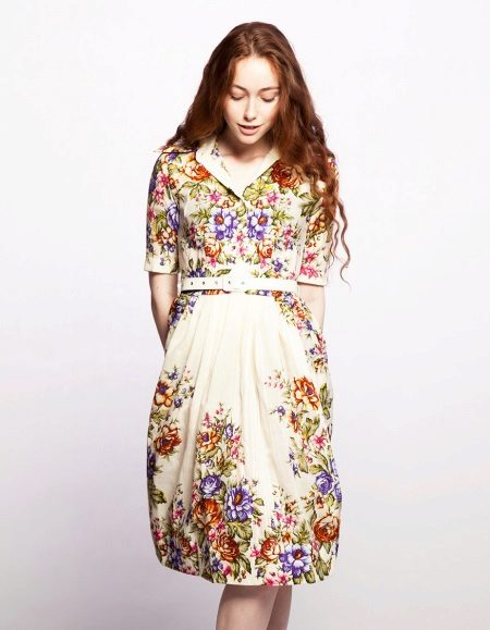 Bordado em um vestido de noiva