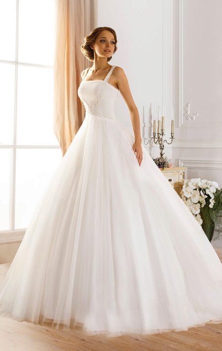 Luxurious wedding dress from Naviblue Bridal