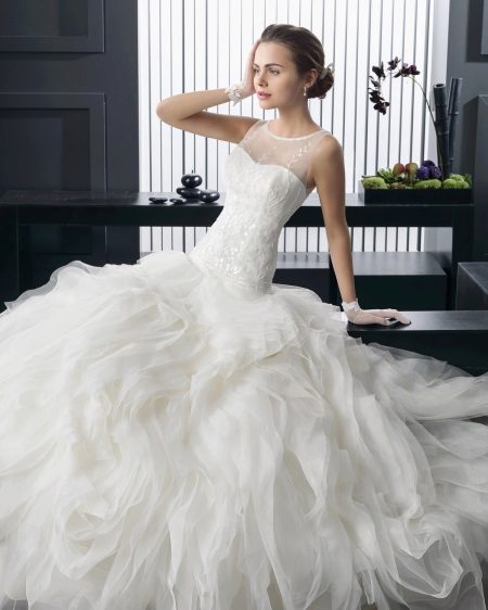 A magnificent wedding dress from Rosa Clara