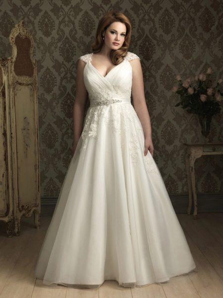 Wedding gown for brides with an apple figure