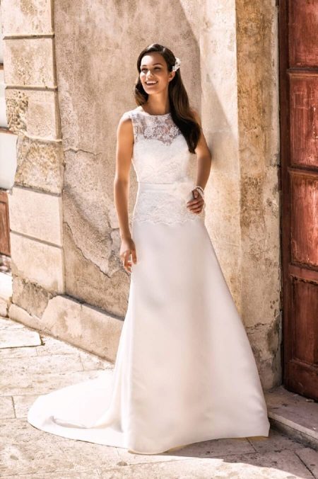 Openwork wedding dress