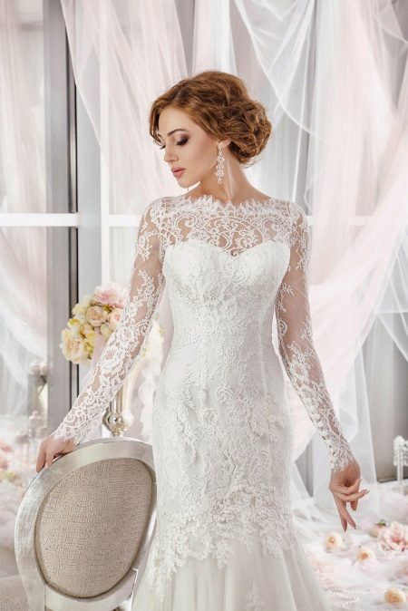 Openwork wedding dress closed