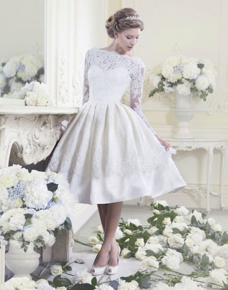 Retro style wedding dress