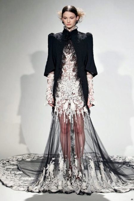 Scary wedding dress with black bolero