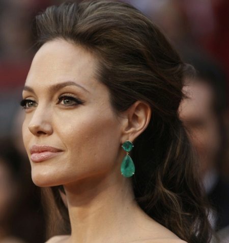 Angelina Jolie makeup for emerald dress