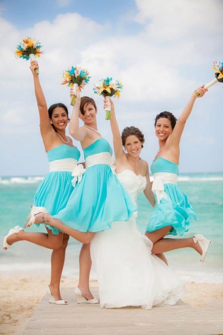 Turquoise dresses for bridesmaids on the beach