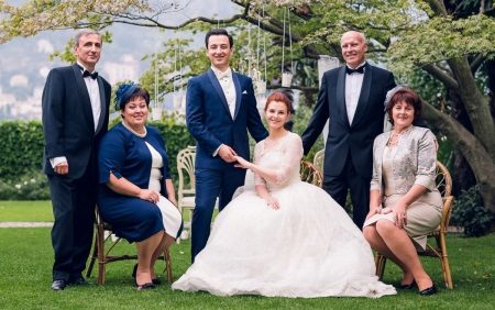 Mother of the bride evening dress in combination with the bride's outfit