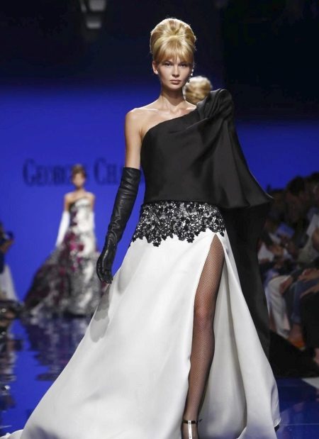 Vestit de nit amb una màniga al llarg de la planta