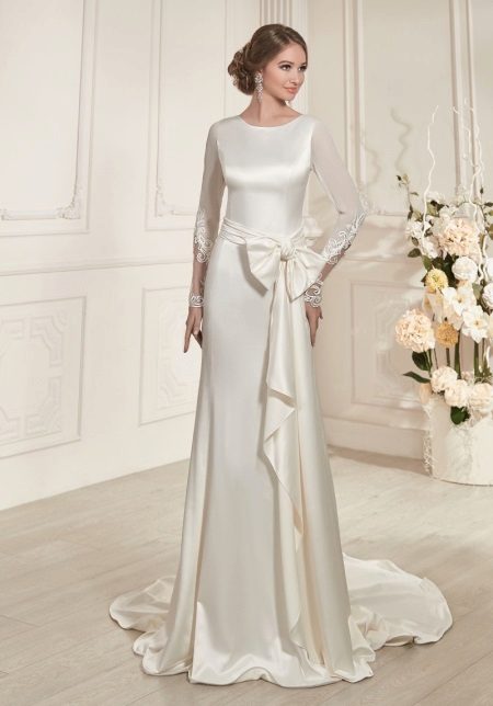 Closed straight wedding dress