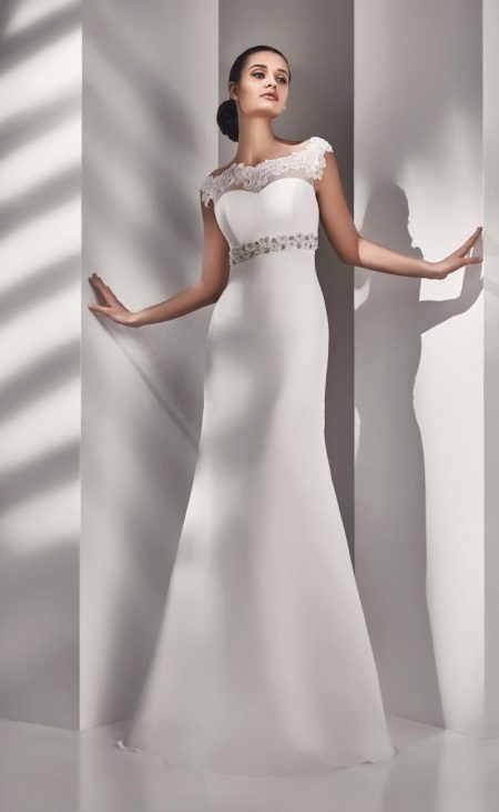 Wedding dress with a belt not magnificent