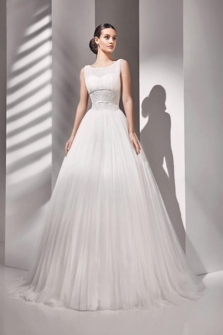 A magnificent wedding dress from the Alma collection