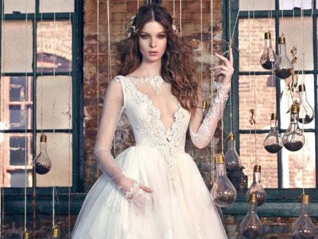 Openwork neckline on a wedding dress