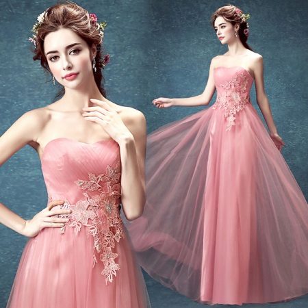 The image of the bride for a pink wedding dress