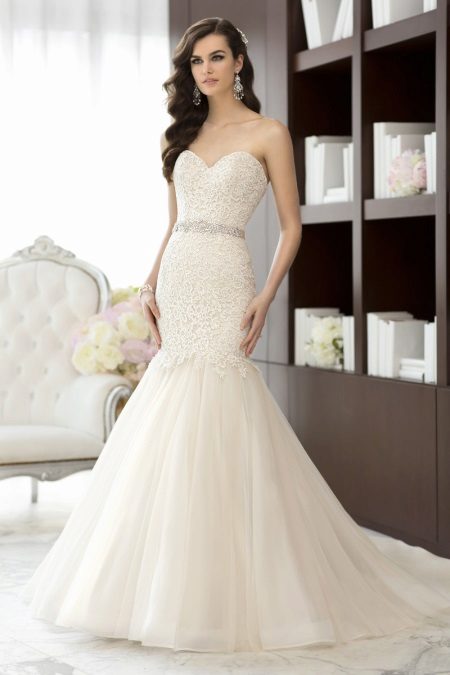 Ivory Lace Mermaid Wedding Dress