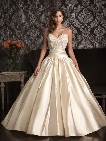 Puffy ivory wedding dress