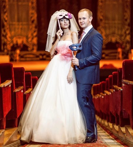 Wedding suit to the bride's outfit