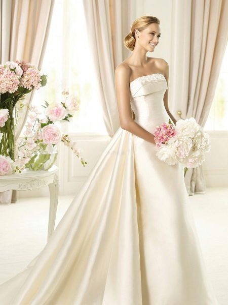 Ivory Train Wedding Dress