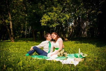 Wedding in green shades