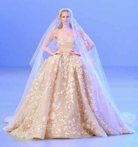 Puffy wedding dress with lace