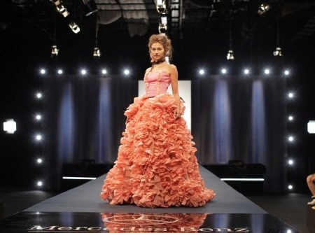 Tuvalet kağıdı gece elbisesi