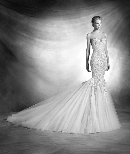 Lace mermaid wedding dress from Pronovias