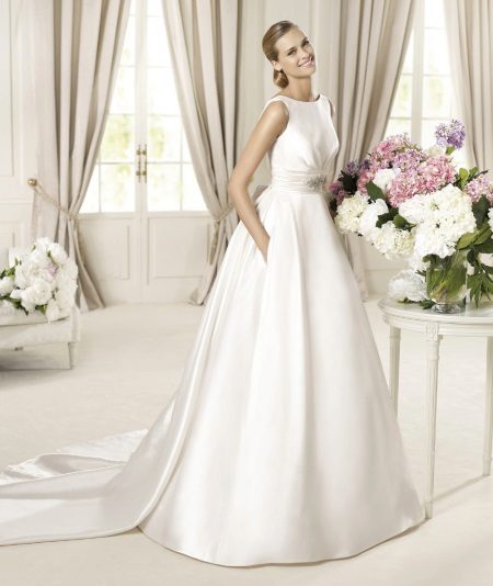 Classic wedding dress from Pronovias