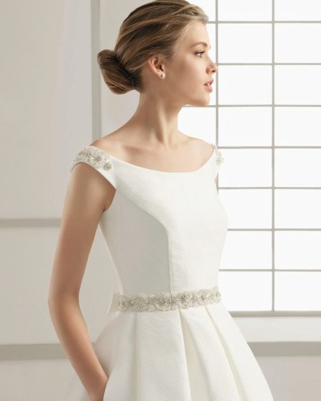 Classic wedding dress with a belt