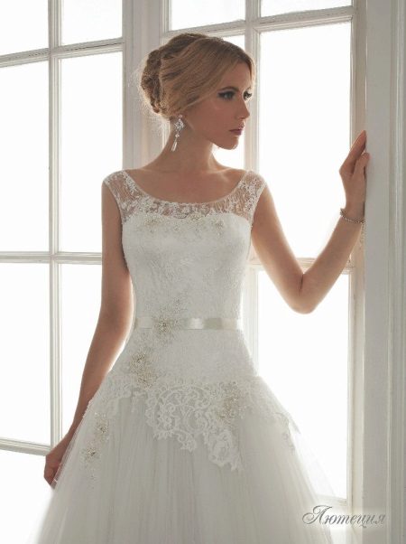 Embroidered wedding dress