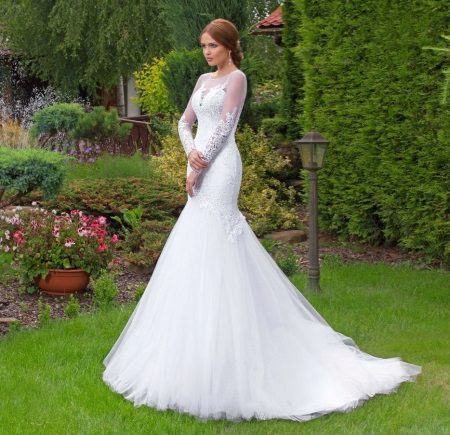 Lady White Closed Wedding Dress