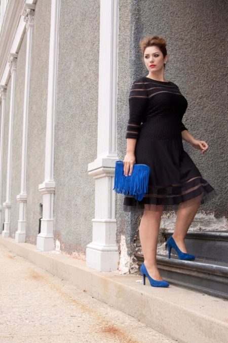 Black dress for a full woman