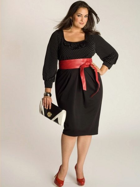 Full-dress curvy dress for a girl