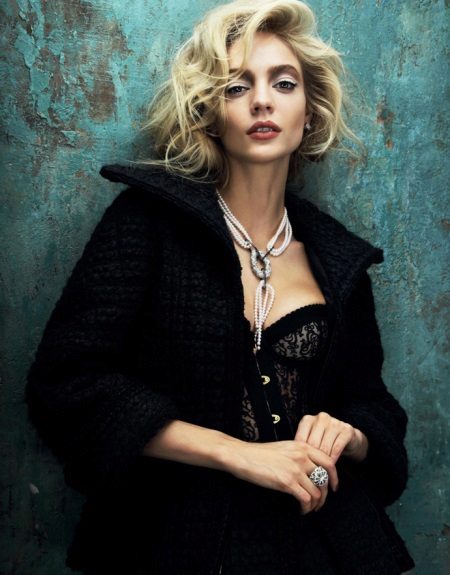 Memilih pakaian warna untuk berambut perang