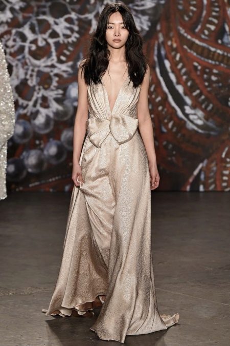 Greek dress with a bow under the chest