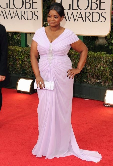 The correct styles of long dresses for full