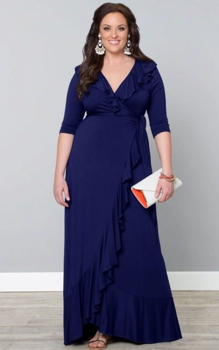 Accessories and jewelry (earrings and envelope bag) for a long dress for full