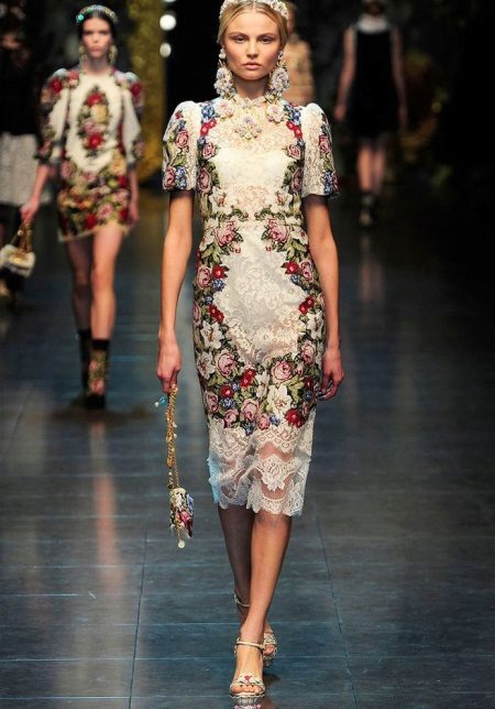 Dress in Russian style with embroidery and lace, medium length, in a modern way