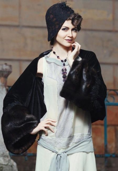 Gatsby Gray Dress with Black Hat and Boa