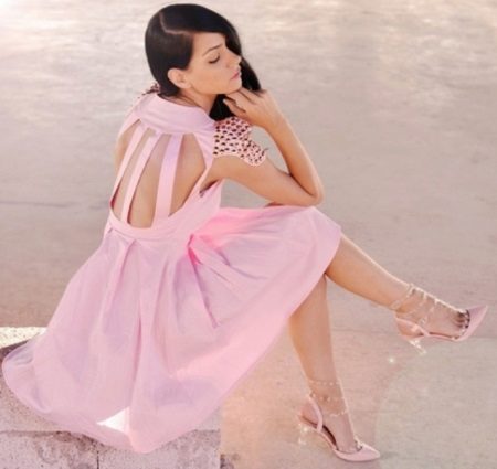 Accessories for a pink dress