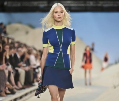 Sports dress with a pocket closed