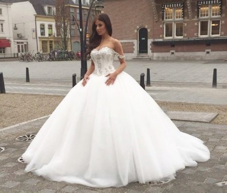 Very magnificent wedding dress